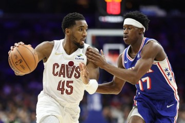 骑士三杀76人！泰森7个3分+39分，生涯新高！马克西对不起恩比德|费城76人队|克利夫兰骑士队|多诺万-米切尔|泰雷塞·马克西|篮板_新浪体育_新浪新闻